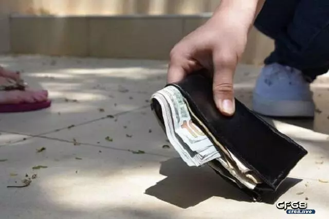 Đi đường nhặt được tiền đánh con gì ? - Tìm hiểu cùng Cf68 Soi số khi đi đường nhặt được tiền đánh con gì
