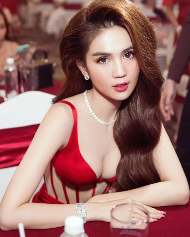 Ngọc Trinh là ai? Tìm hiểu thông tin "nữ hoàng nội y" Ngọc Trinh Ngọc Trinh là ai? Sự nghiệp của người mẫu Ngọc Trinh như thế nào?