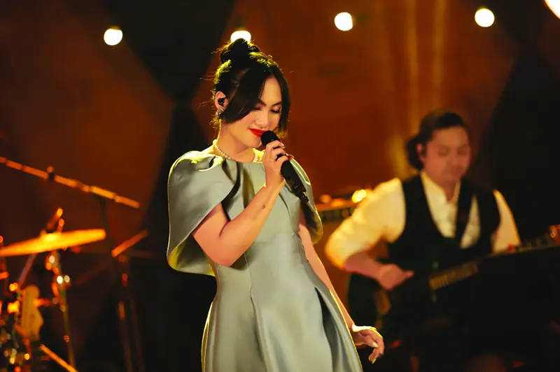 Nguyên Hà là ai? Những thông tin nổi bật về cô nàng ca sĩ này Nguyên Hà - Ca sĩ rong chơi giữa làng nhạc Việt