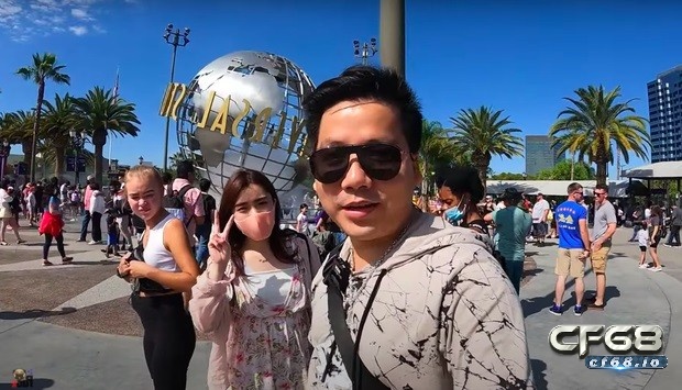 Mayuko Khoa Pug là ai? Bạn gái "5 ngày" Khoa Pug giờ ra sao? Mayuko đến Universal với Khoa