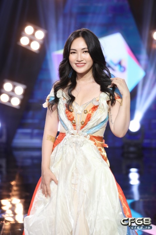 Ca sĩ Nguyên Hà - Hơn 10 năm nhìn lại đoạn đường ca hát Ca sĩ Nguyên Hà duyên dáng trên sân khấu