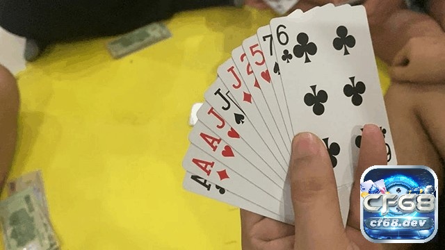 Cách chơi sâm lốc: Kinh nghiệm cực chơi hay từ các cao thủ cf68 Đánh quân bài từ lớn đến nhỏ giúp anh em tăng cơ hội thắng và dễ dàng làm khó đối thủ.
