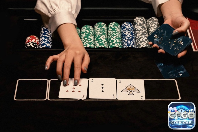 Phân biệt xì tố và Poker dành cho anh em cược thủ Điểm giống nhau khi phân biệt xì tố và Poker chính là tính chiến lược cũng như các hand bài mạnh