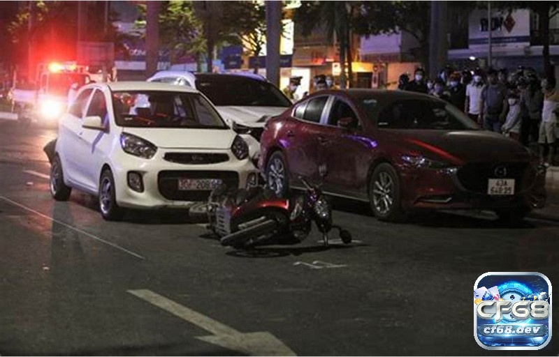 Nhìn thấy tai nạn ô tô đánh số gì? Giải mã giấc mơ chuẩn xác Giấc mơ về tai nạn ô tô mang đến điềm báo về sự căng thẳng, sợ hãi và cần phải cẩn trọng trong cuộc sống hàng ngày.