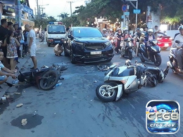 Nhìn thấy tai nạn ô tô đánh số gì? Giải mã giấc mơ chuẩn xác Giấc mơ nhìn thấy tai nạn ô tô chết người biểu thị sự lo sợ và áp lực về an toàn và mất mát.