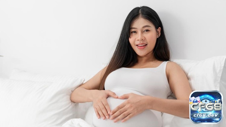 Nằm mơ thấy mình có thai là điềm báo gì? Điềm lành hay xấu? Giấc mơ thấy mình mang bầu con gái biểu thị sự cân bằng và hy vọng trong các mối quan hệ.