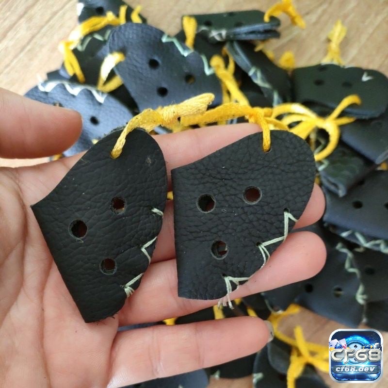 Bịt mỏ gà chọi - Cách làm và những lưu ý bảo vệ chiến kê Anh em cần lựa chọn loại bịt mỏ phù hợp với chiến kê để tránh làm tổn thưởng mỏ của chúng