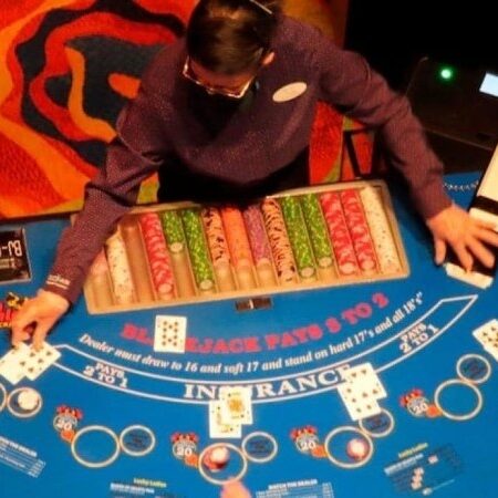 Baccarat là gì? Khám phá luật chơi và nguồn gốc trò bài hấp dẫn