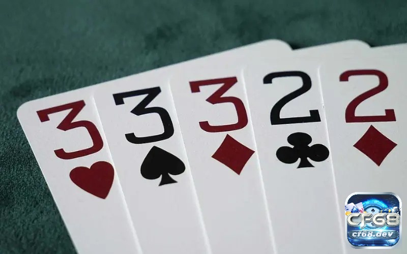Cù lũ là gì? Giải thích chi tiết và chiến lược chơi Poker hiệu quả Việc phân biệt rõ cù lũ là gì và tránh nhầm lẫn với các tay bài khác sẽ giúp bạn chơi Poker tự tin hơn.
