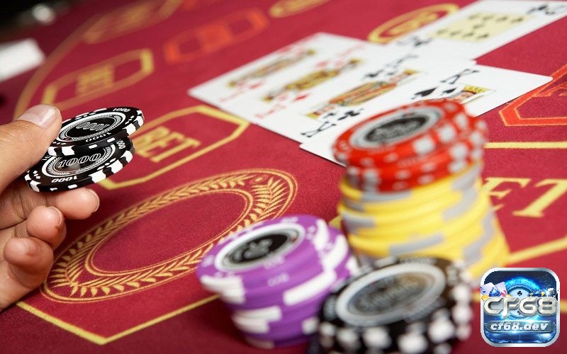 Mini Baccarat là gì? Khám phá luật chơi và cách tính điểm Người chơi Mini Baccarat suy nghĩ cẩn trọng trước khi đặt cược tại casino.