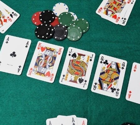 Thứ tự bài poker: Hướng dẫn xếp hạng chi tiết cho người chơi