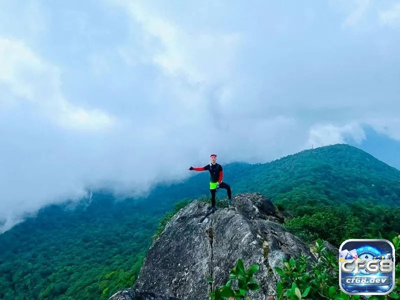 Mơ thấy trèo núi số mấy? Điềm báo giấc mơ hên hay xui? Mơ leo lên đỉnh núi báo hiệu về thành công đang chờ đợi